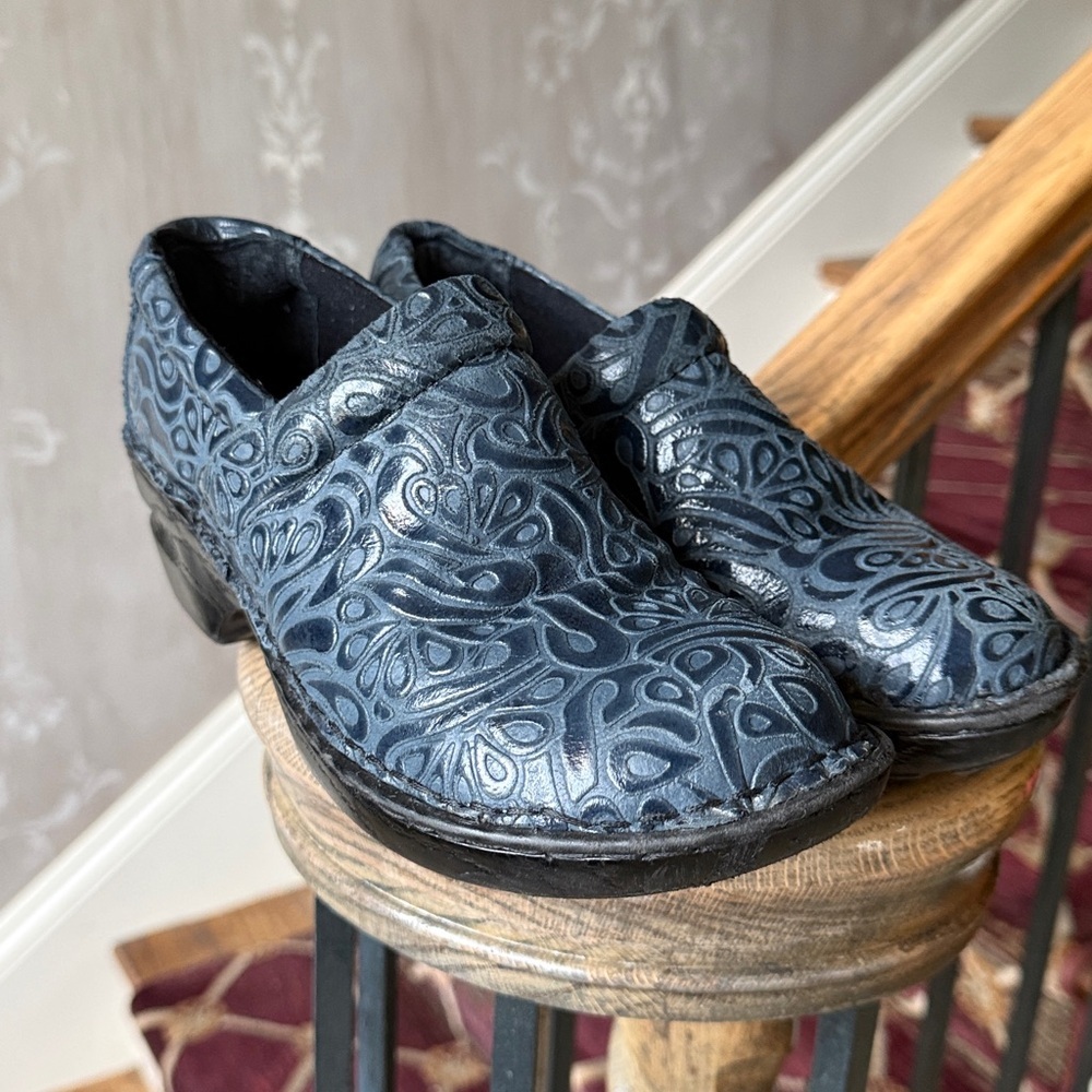 B.O.C. Ladies PEGGY clogged excellent condition navy blue size 9. - Picture 3 of 10